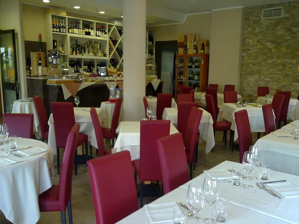 Hotel Des Alpes Rosta Habitación foto